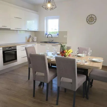 Family Friendly House With A Parking Space Biograd Na Moru, Biograd - 23498 Prázdninový dům